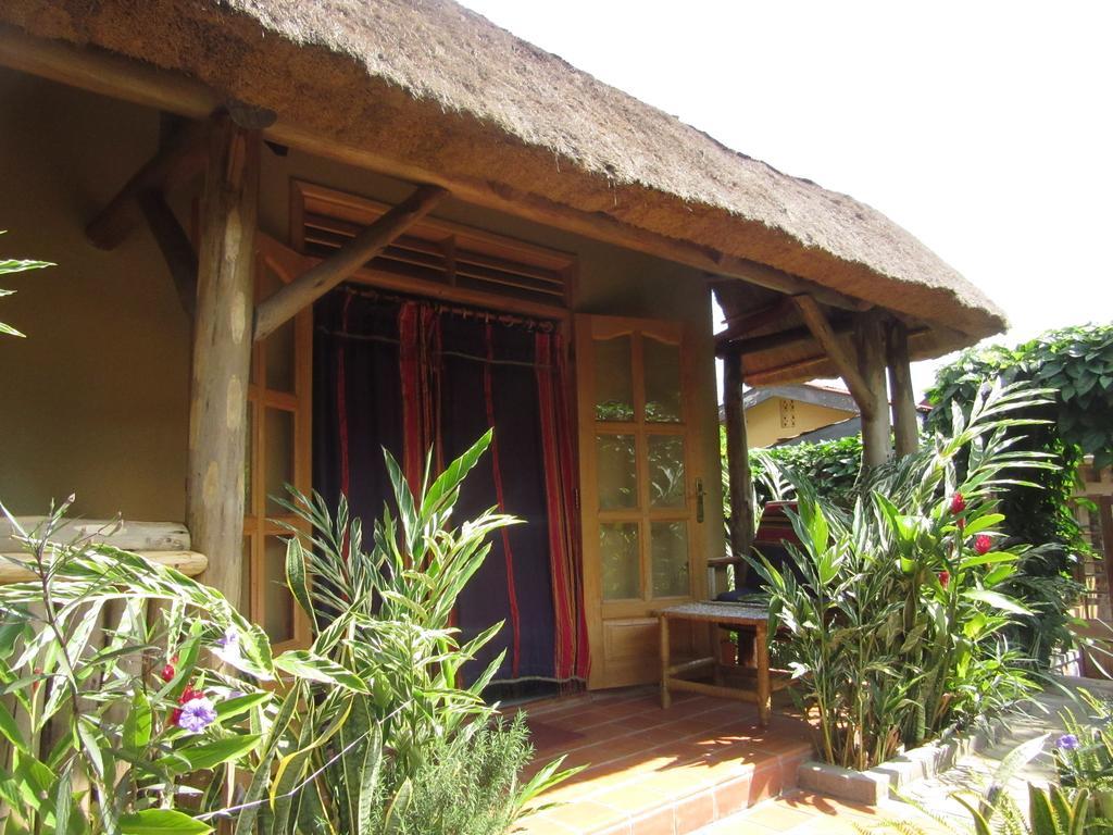 Precious Guesthouse Entebbe Exterior foto